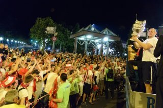 Vilmos Vanczak en communion avec le peuple valaisan le 7 juin 2015, après avoir remporté sa 3ème Coupe de Suisse sous le maillot du FC Sion.